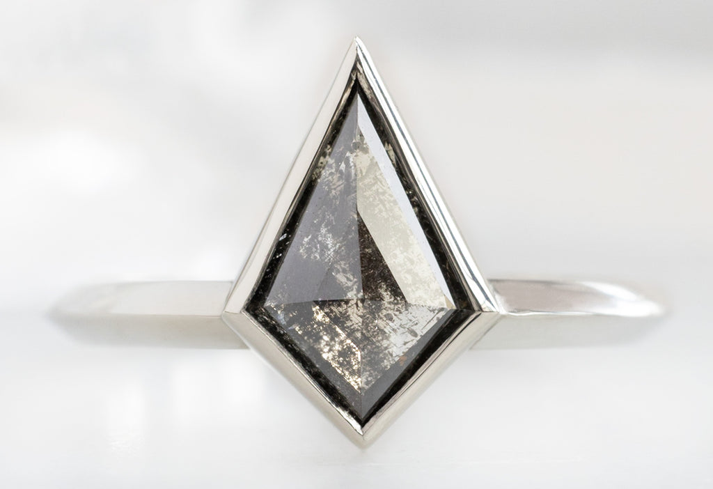 The Hazel Ring with a Black Kite-Shaped Diamond