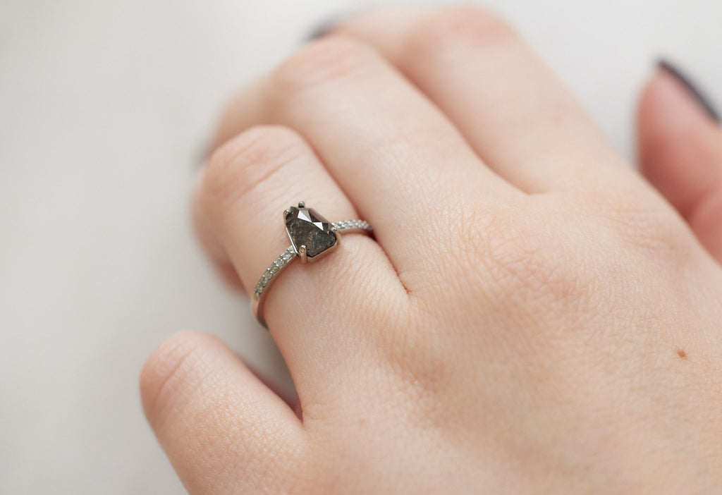 The Willow Ring with a Geometric Black Diamond on Model